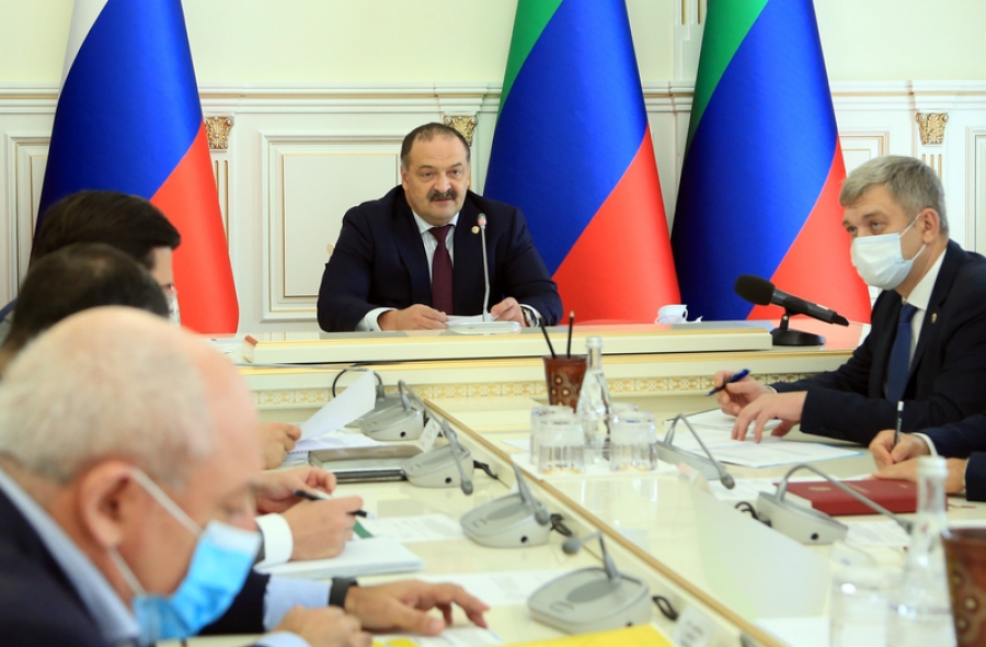 Поступление налогов в бюджет Дагестана обсудили под руководством Сергея Меликова