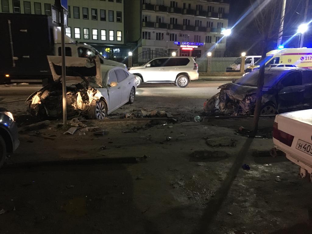 В результате столкновения двух автомобилей в Махачкале погиб водитель одного из них