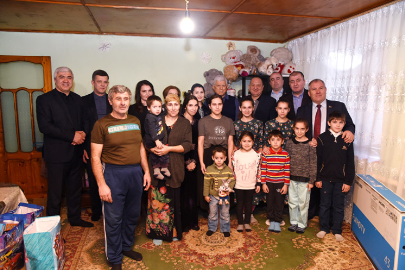 Хизри Шихсаидов посетил многодетную семью Муталибовых