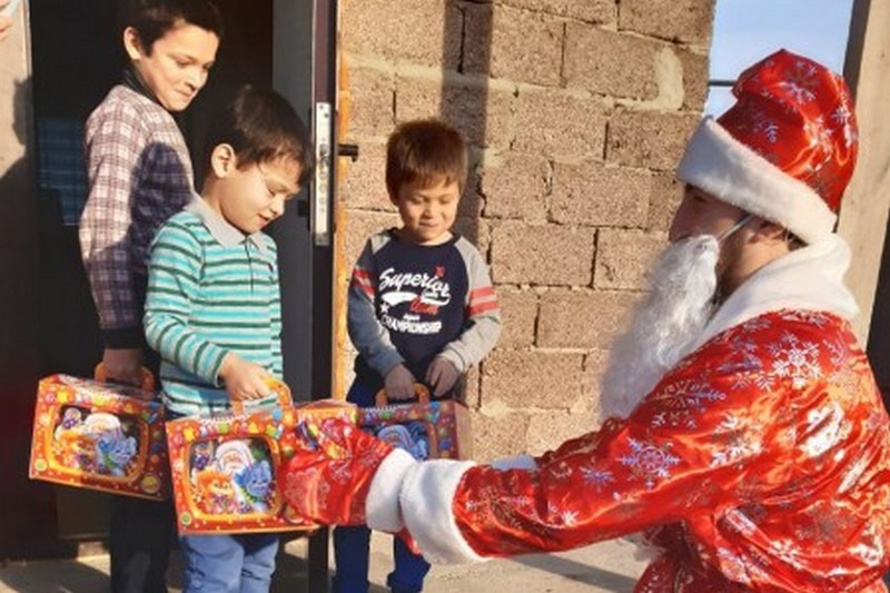 В Дагестане в рамках акции «Новый год в каждый дом» роздано 6000 подарков