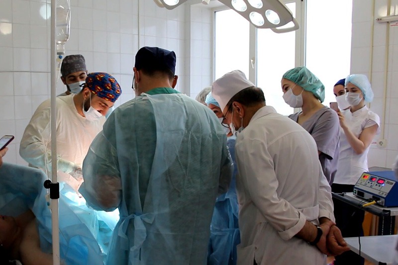 Дагестанские медики впервые сами провели операцию беременной пациентке с опасным осложнением