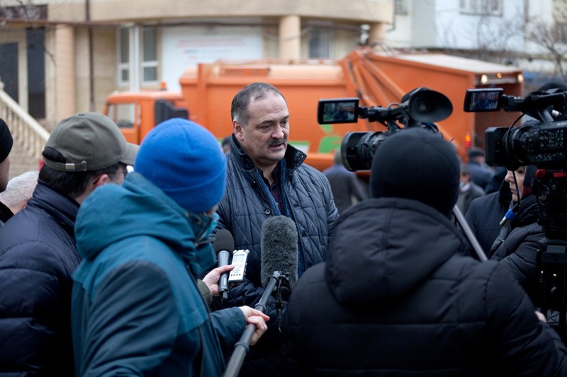 Сергей Меликов проинспектировал работу по ликвидации мусорных завалов в Махачкале