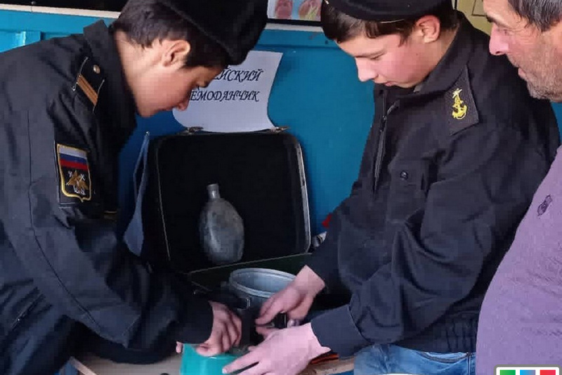 Акция «Армейский чемоданчик» проходит в школах Дахадаевского района