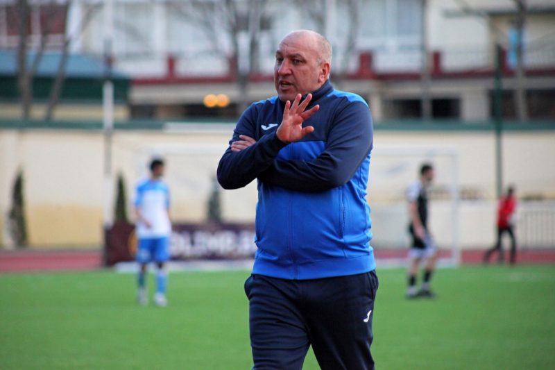 Главный тренер «Махачкалы» покинул команду, отработав всего восемь матчей
