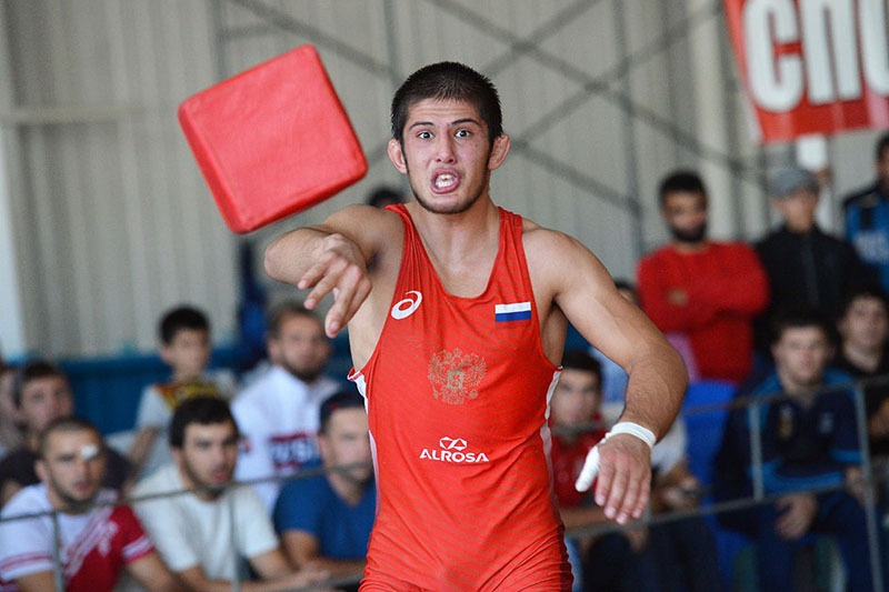 Аманула Расулов вышел в финал молодежного чемпионата Европы по борьбе