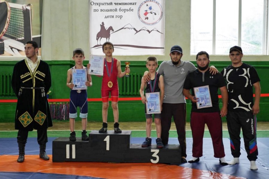 Чемпионат по вольной борьбе среди юношей состоялся в Кайтагском районе