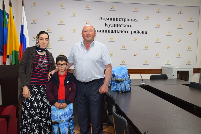 Глава Кулинского района поздравил сирот с Международным днем защиты детей