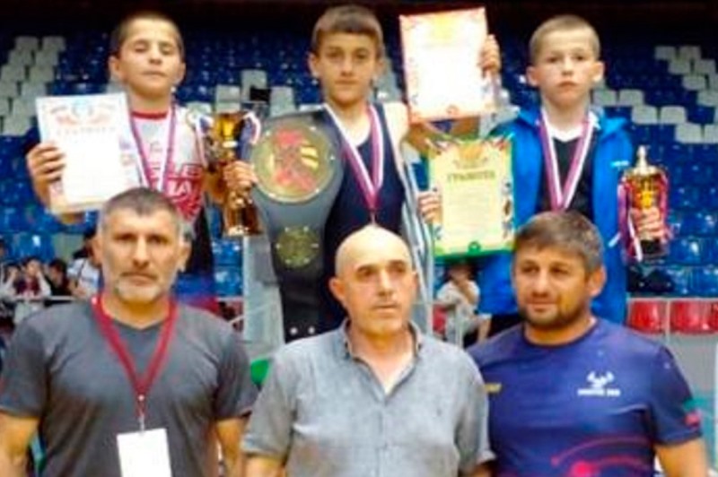 Кайтагские спортсмены стали победителями первенства по вольной борьбе в Хасавюрте
