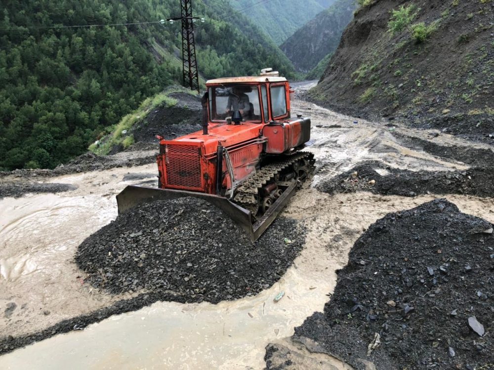 Ливни размыли дороги в пяти районах Дагестана
