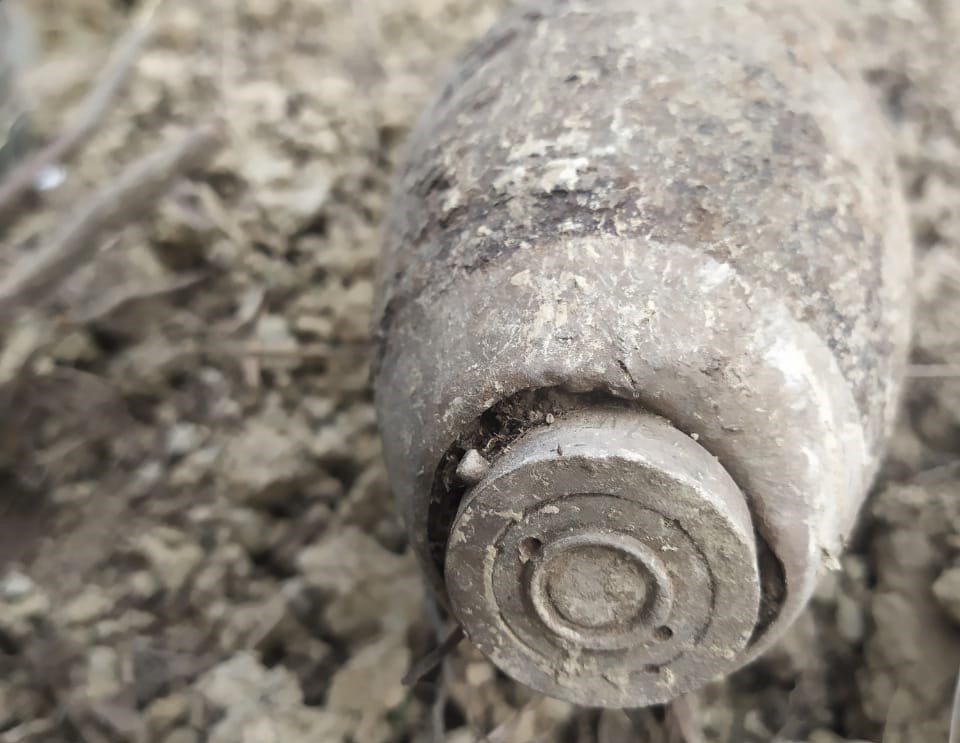 Строители в Махачкале нашли старый артиллерийский снаряд