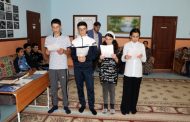Школьники в Кайтагском районе почтили память поэта Расула Гамзатова