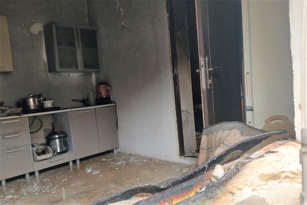 Три человека, в том числе младенец, пострадали при пожаре в частном доме в Махачкале