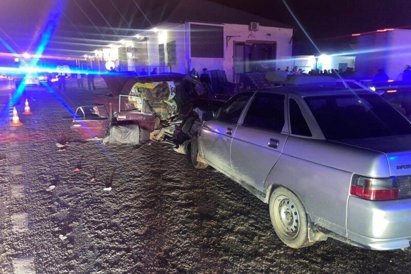 В Дербентском районе столкнулись три автомобиля, погибли два человека
