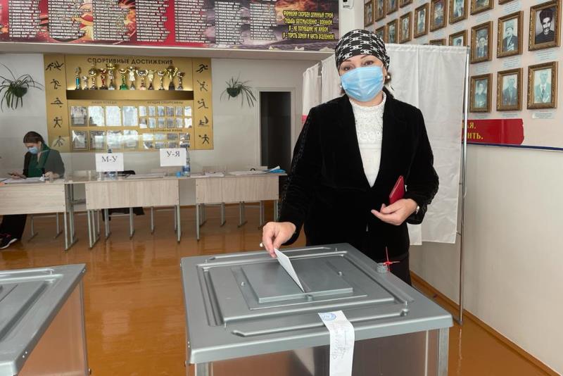 Культработники Казбековского района проголосовали во второй день выборов