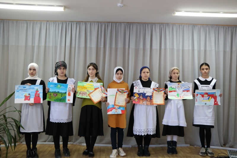 В Казбековском районе прошел конкурс рисунков «Я — гражданин России»