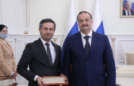 Руслан Гамзатов награжден именными часами главы Дагестана