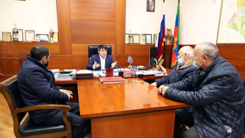 Глава Табасаранского района Магомед Курбанов провел приём граждан