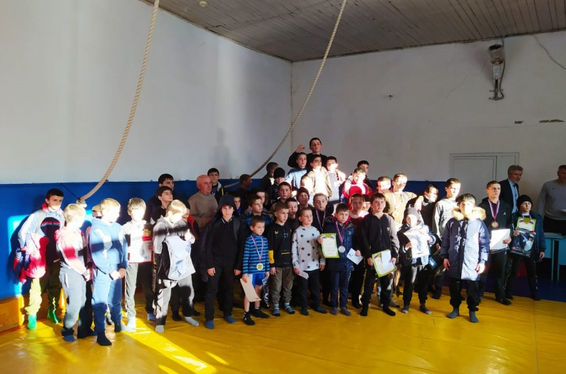 Второй турнир по вольной борьбе памяти Неби Камалдинова прошел в селе Курах