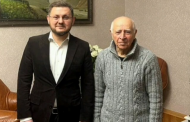 Мэр Махачкалы поздравил Муху Алиева с награждением орденом «За заслуги перед Отечеством»