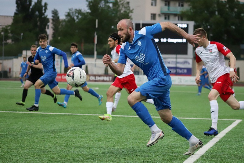 «Динамо» вышло в лидеры в споре за путевку в первый дивизион