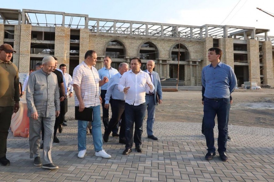 Меликов пообещал помочь в строительстве мечети на территории духовно-просветительского центра