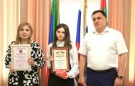 Глава Магарамкентского района наградил победителей Всероссийской олимпиады школьников