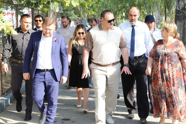 Глава Дагестана ознакомился с ходом капремонта гимназии №28 в Махачкале