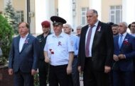 Абдулмуслим Абдулмуслимов возложил цветы к мемориалу Славы сотрудников МВД
