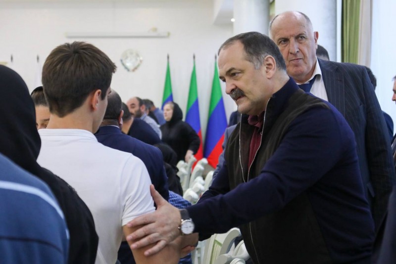 Глава Дагестана встретился с семьями погибших в спецоперации военнослужащих