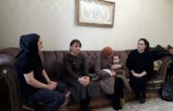 Социальные работники Минтруда Дагестана посетили семьи погибших военнослужащих в Каспийске