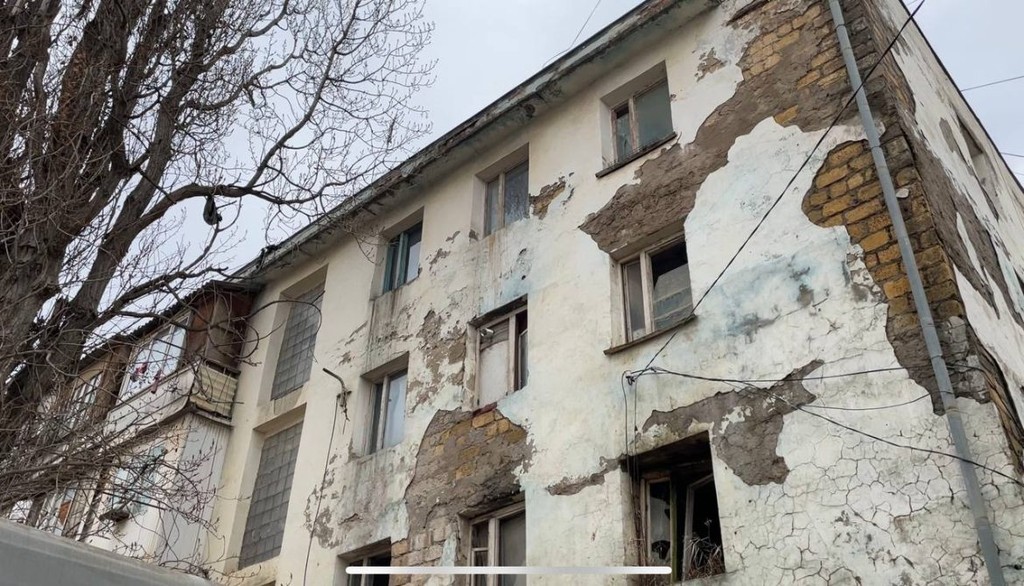 Жители общежития в Каспийске отказались переселяться на окраину города