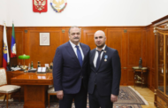 Глава Дагестана вручил депутату-добровольцу медаль Амет-Хана Султана