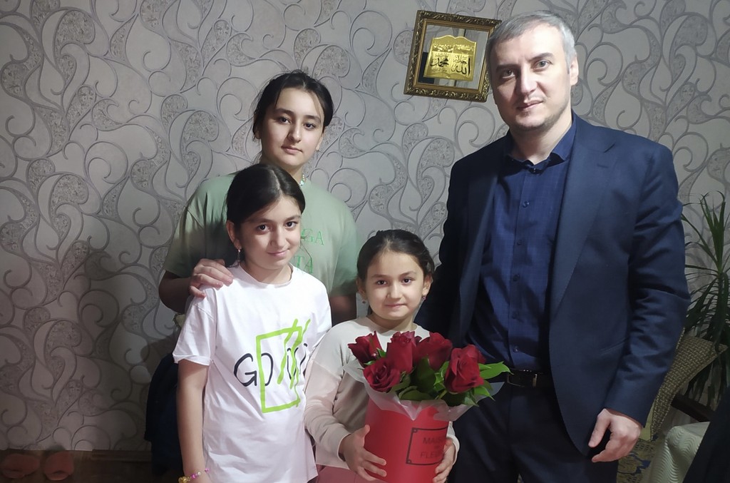 Абдуразак Джамалутдинов оказал помощь семье погибшего участника СВО