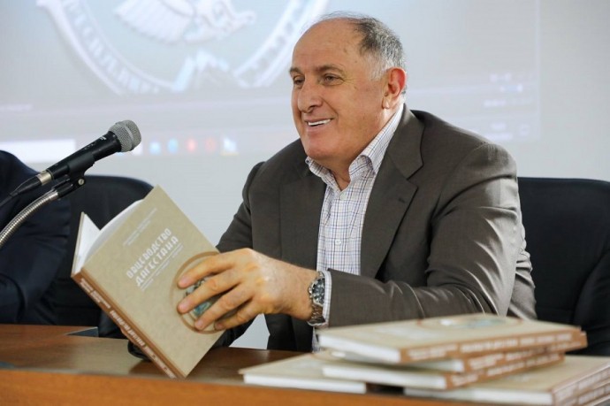 В Махачкале прошла презентация книги премьер-министра Дагестана
