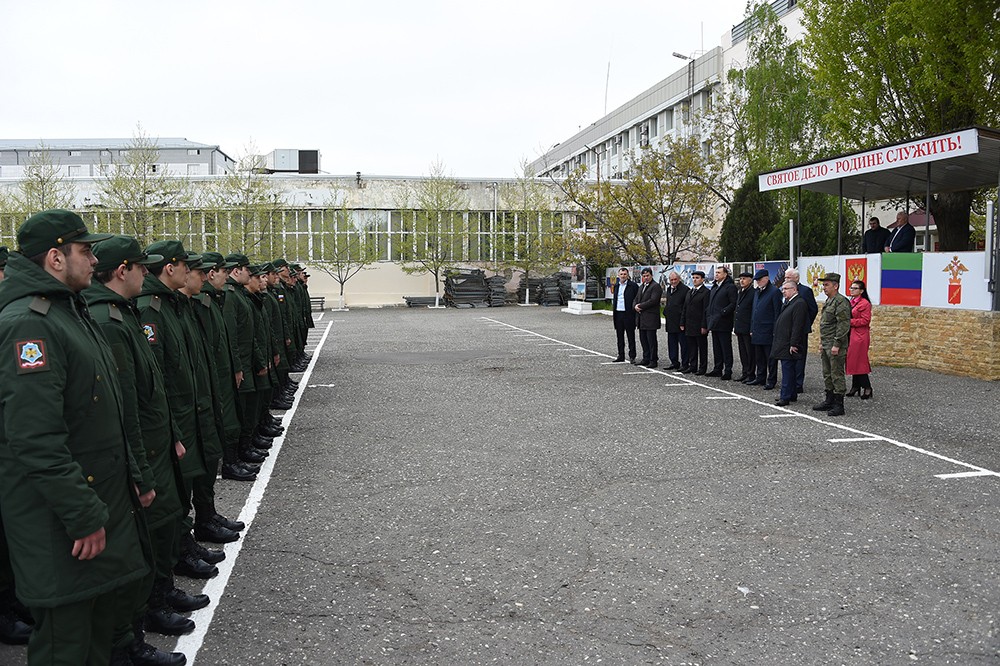 Депутаты парламента Дагестана посетили Республиканский сборный пункт