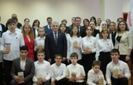 Ризван Газимагомедов вручил юным махачкалинцам первые паспорта