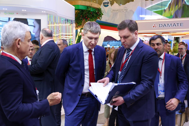 Глава минэкономики РФ осмотрел стенд Дагестана на Кавказской инвестиционной выставке