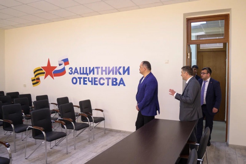 Сергей Меликов осмотрел помещения будущего отделения фонда «Защитники Отечества» в Дагестане
