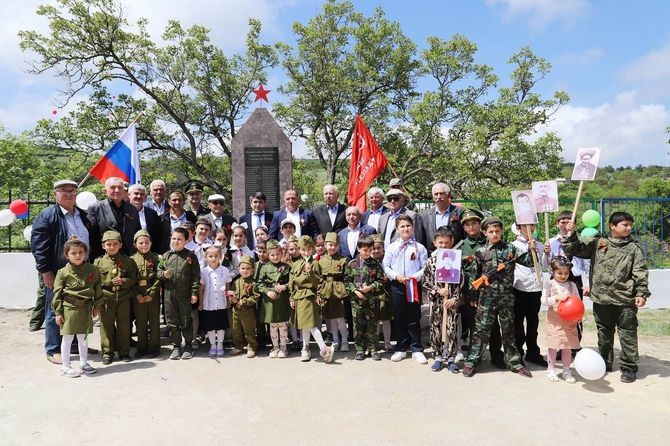 В селах Ягдыг, Аркит и Марага установлены памятники фронтовикам Великой Отечественной войны