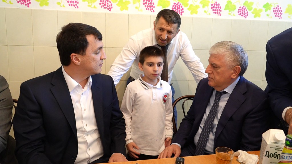 И.о. главы Махачкалы Юсуп Умавов посетил школу-интернат для детей-сирот