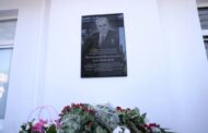 На центральной площади Махачкалы открыли мемориальную плиту Магомедали Магомедову