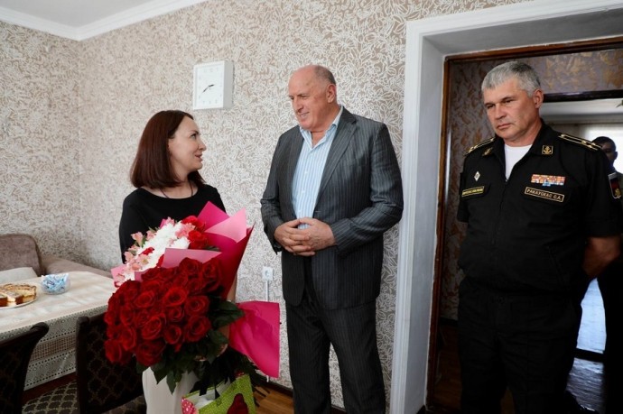 Абдулмуслим Абдулмуслимов навестил семью погибшего на СВО майора Алексея Суханова