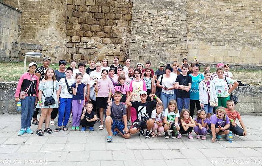 Дети из Запорожской области посетили достопримечательности Дагестана