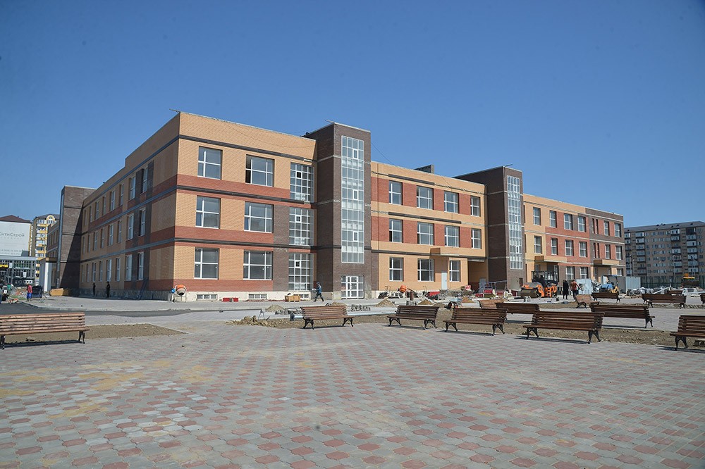Заур Аскендеров посетил строящуюся школу в Каспийске