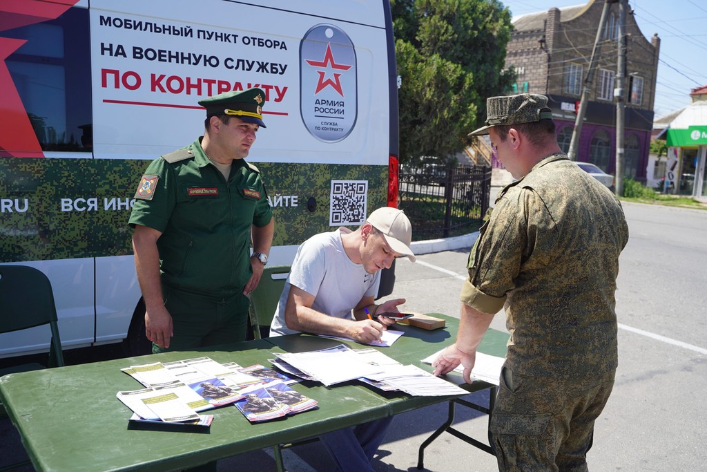 Мобильный пункт отбора на контрактную службу открылся в Кизилюрте