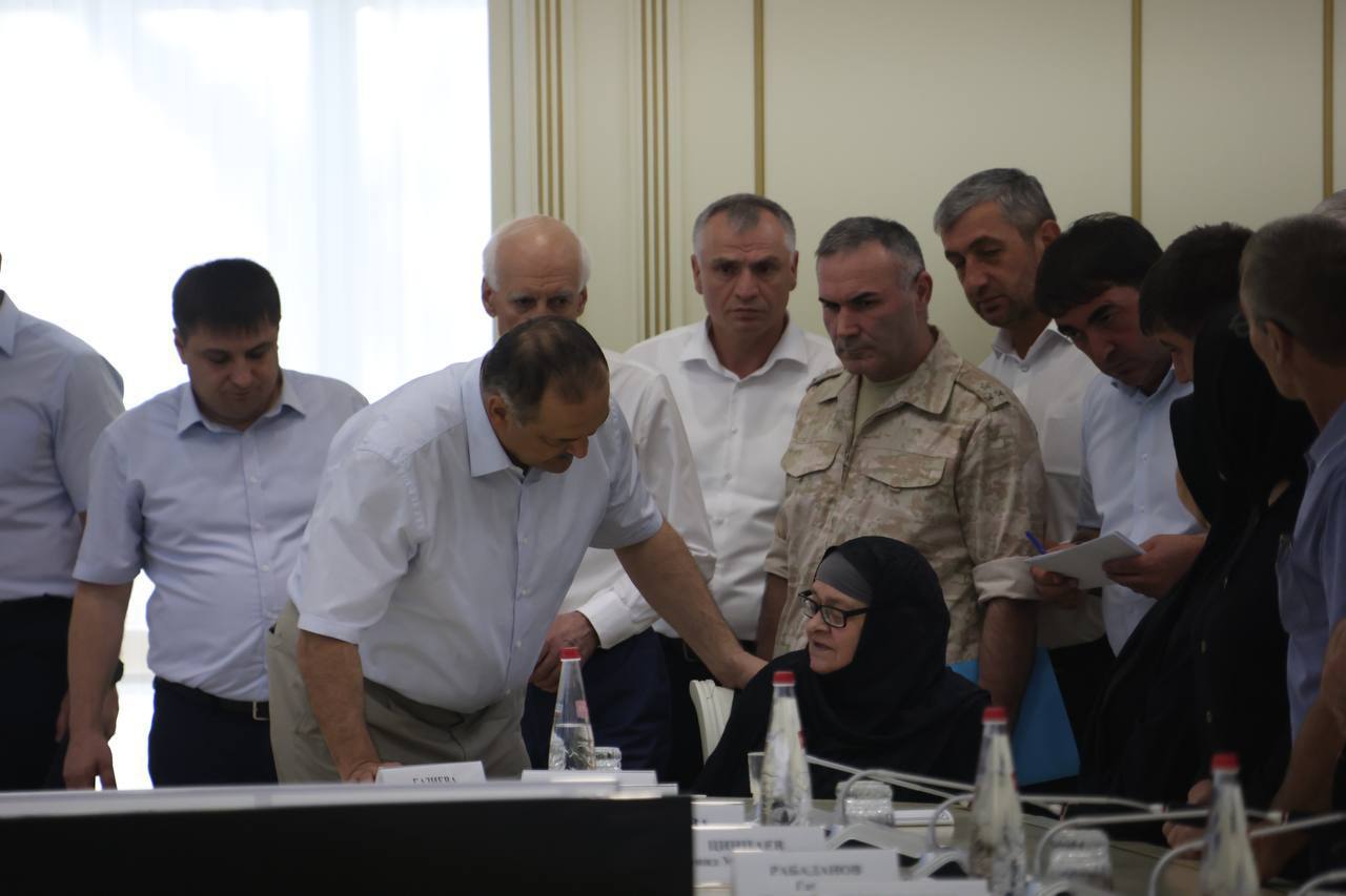 Глава Дагестана встретился с семьями погибших участников СВО
