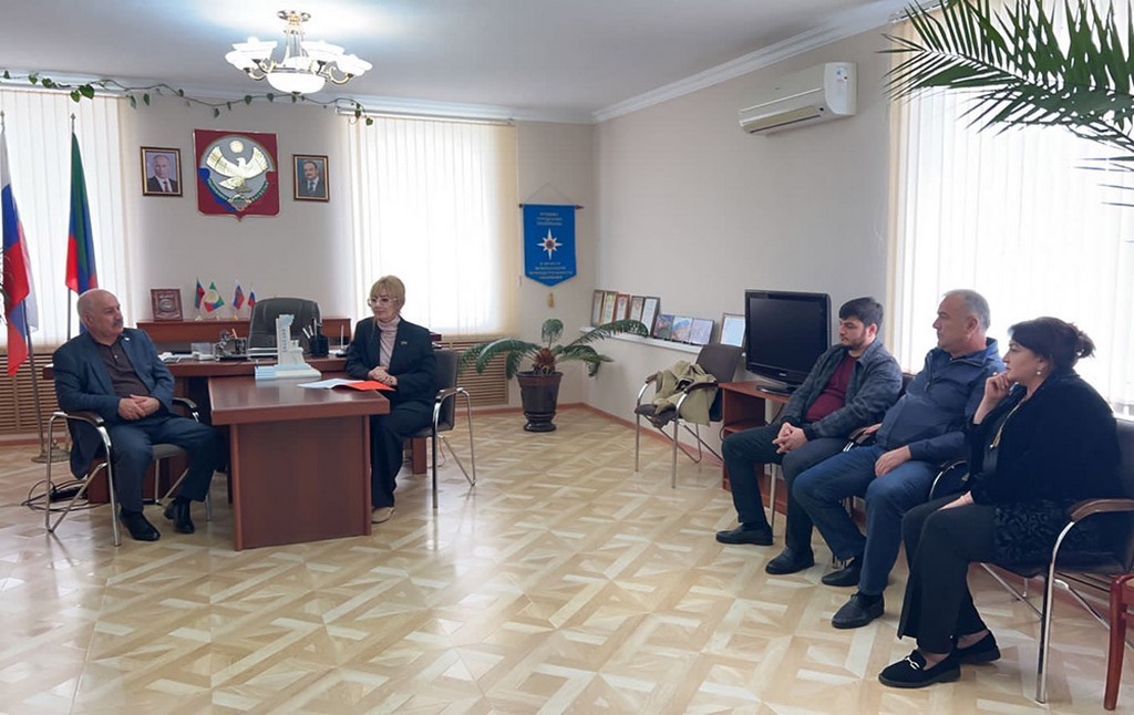 Асият Алиева провела беседу по вопросам осенней призывной кампании в Дербентском районе