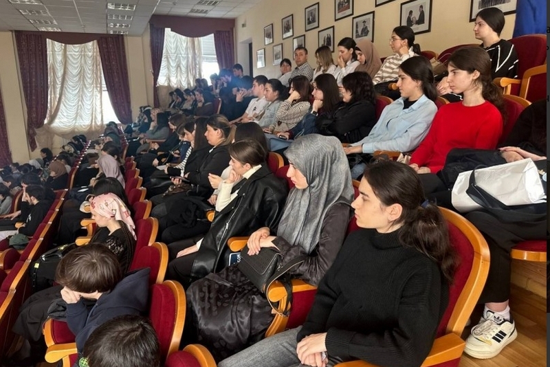 Со студентами ДГУ обсудили последствия несанкционированных митингов