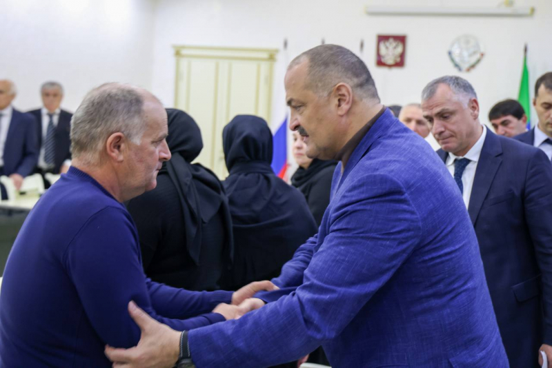 Сергей Меликов встретился с близкими дагестанских военнослужащих