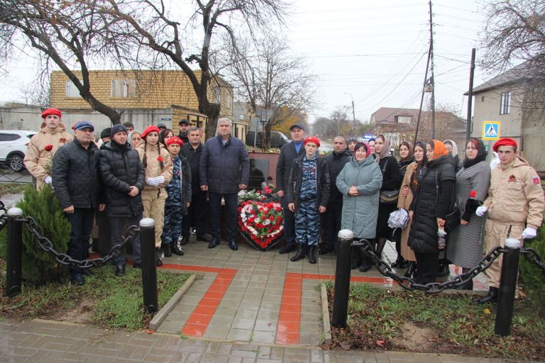 В Избербаше почтили память Героев Отечества
